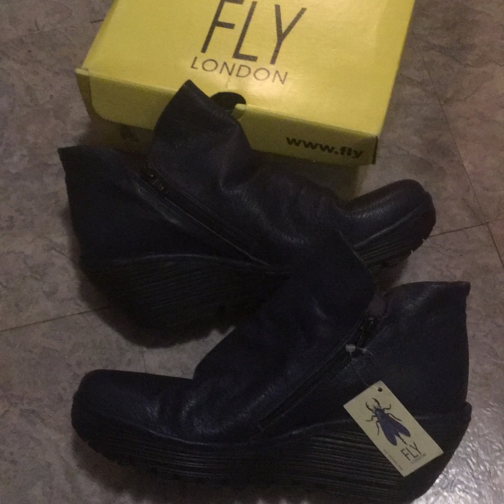 Fly London brand new navy size 42/ with box